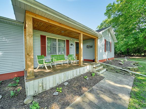 5th image of 2525 Robinson Rd
