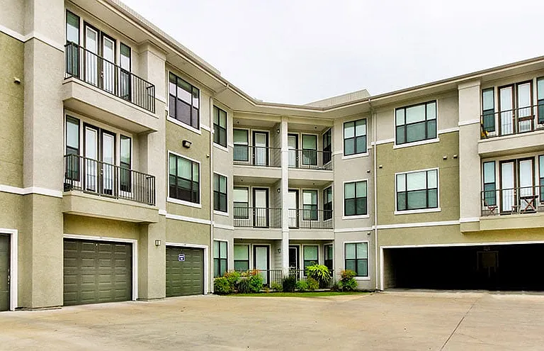 Connection at Buffalo Pointe Apartments — Photo 2