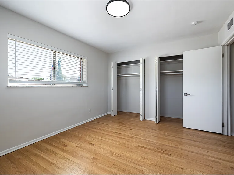 Lindenwood Heights Apartments — Photo 8