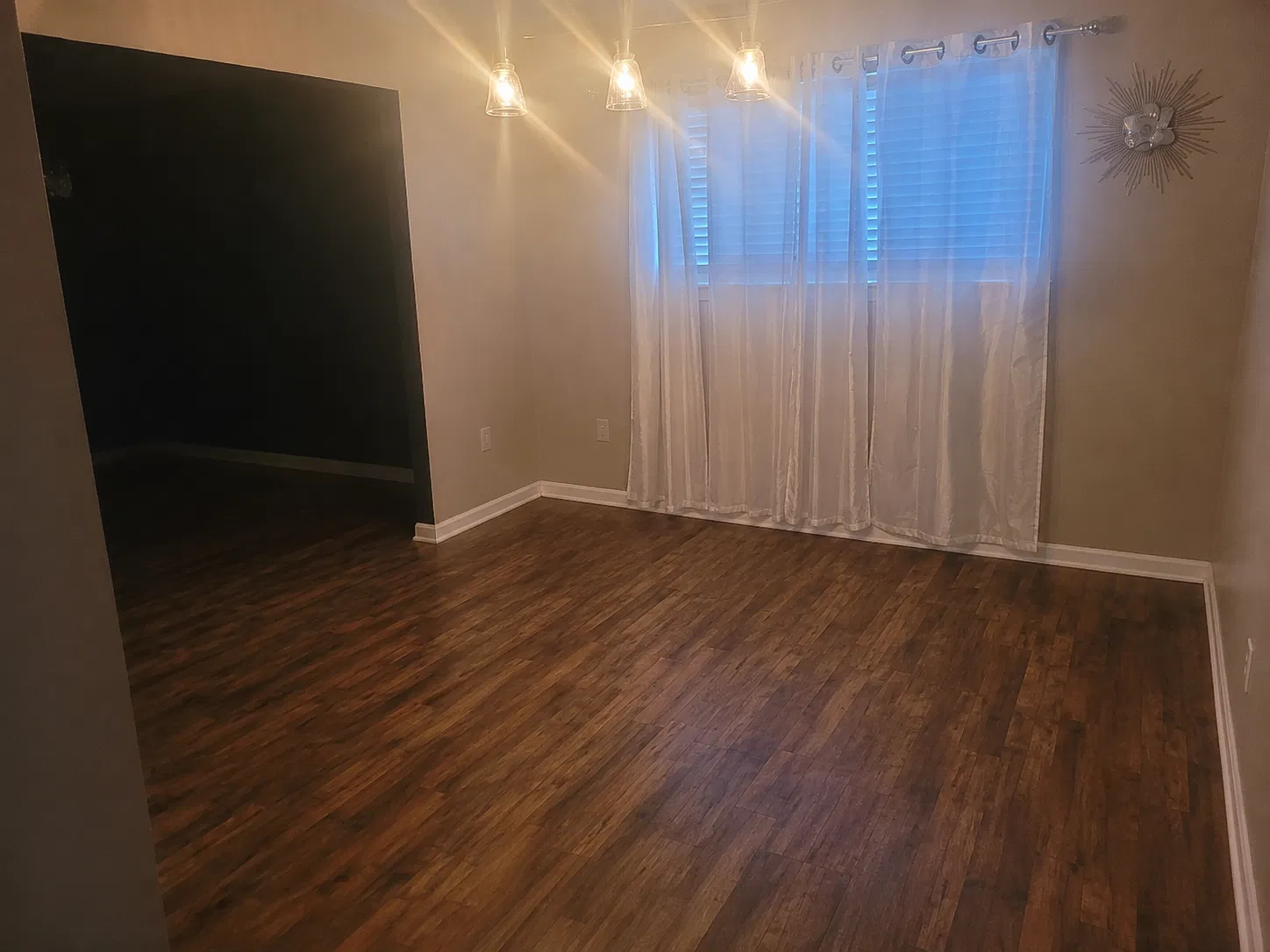 4 bed, 2750 sqft, $2,400 — Photo 4