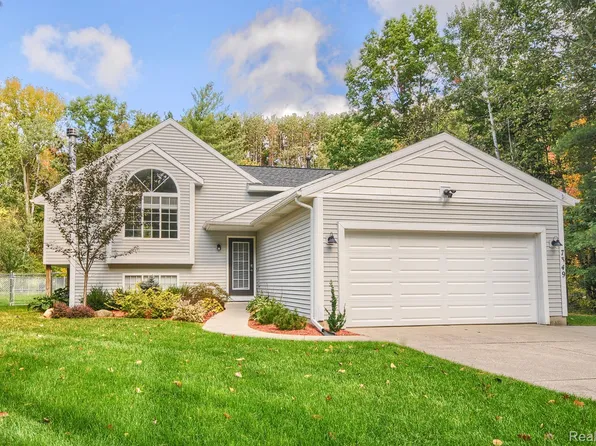 7349 Orlee St SE, Caledonia, MI 49316
