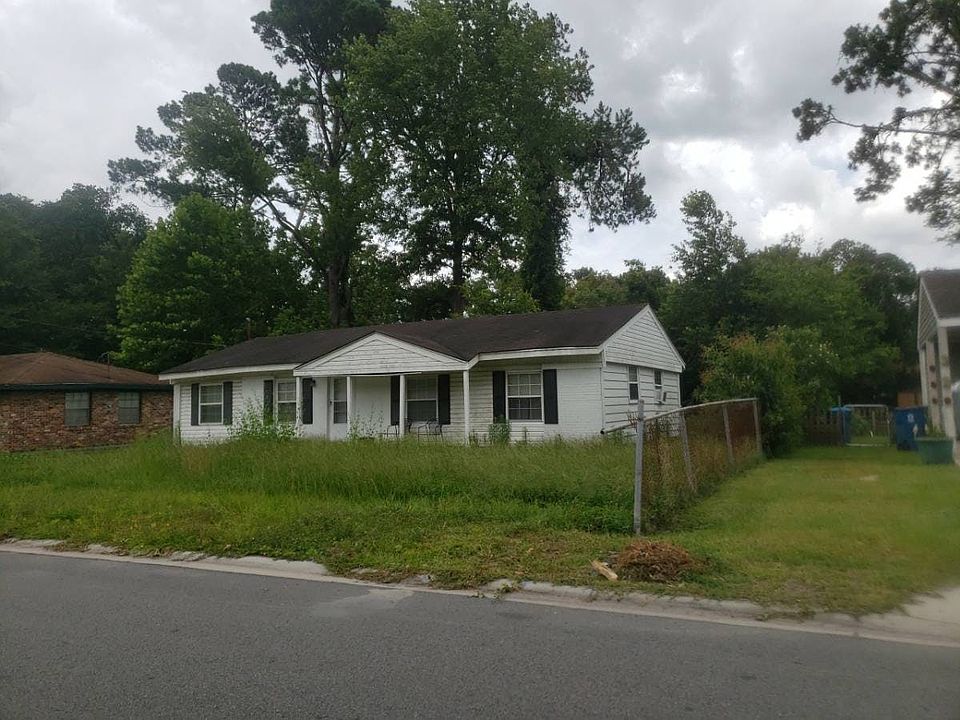 2nd image of 2250 Pinewood Dr