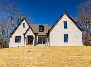 1221 Kellys View Dr, Greenback, TN 37742