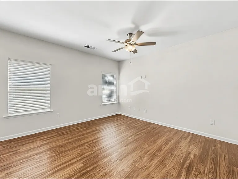 516 Woodall Rd — Photo 7