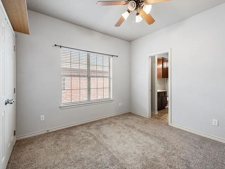 400 Forest Dr — Photo 17