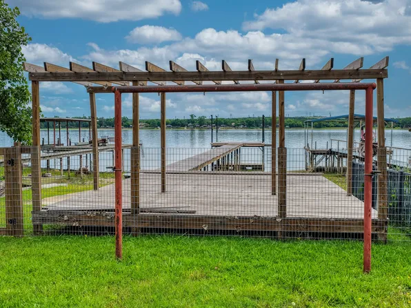 1028 W Lake Dr, Weatherford, TX 76087