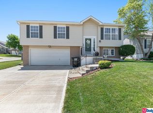 15603 Willow St, Omaha, NE 68136