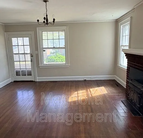503 Young St — Photo 4