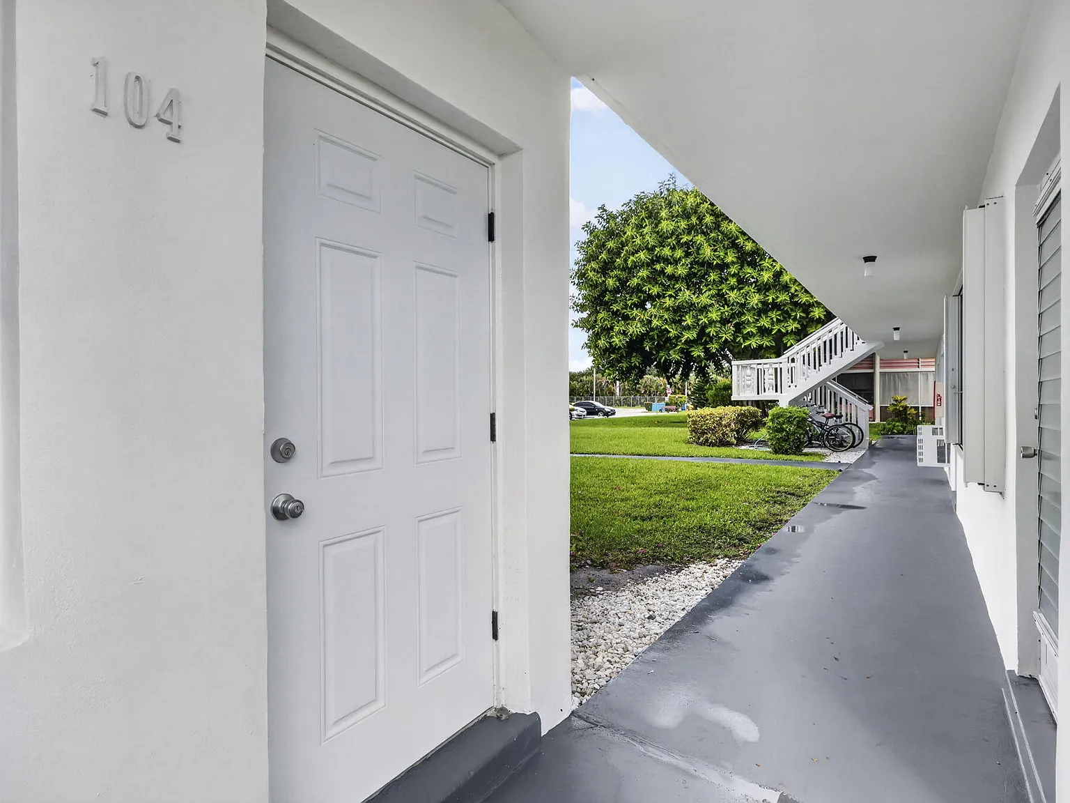 1 bed, 1.5 bath, 702 sqft, $1,400 — Photo 1