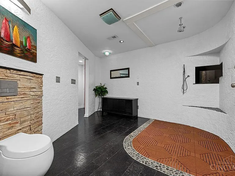 7883 Chestershire Dr — Photo 33