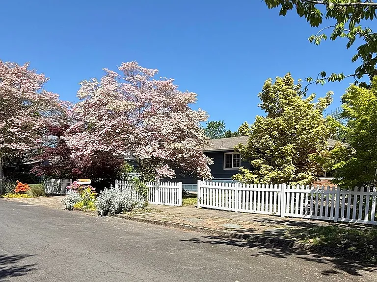 906 SE 165th Ave — Photo 6