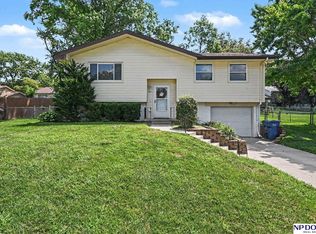 601 Chestnut Dr, Gretna, NE 68028