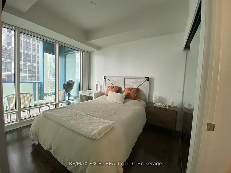 8 The Esplanade #1812 — Photo 30
