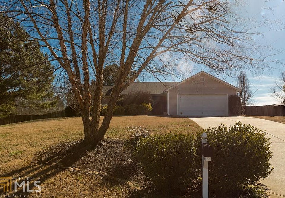 1st image of 443 Robins Way
