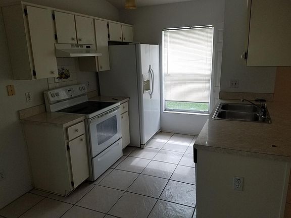 4th image of 13718 Glasser Ave