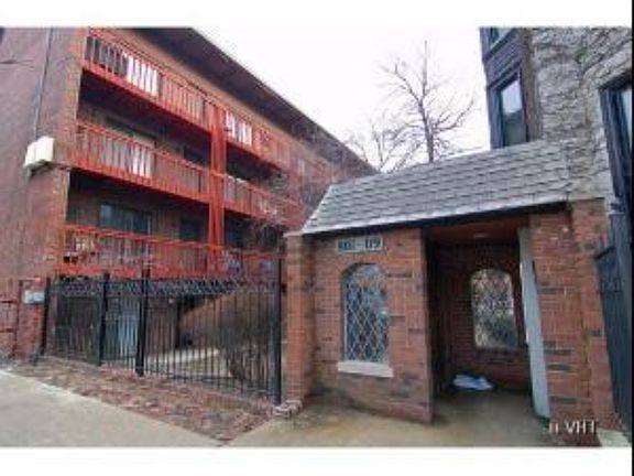 2nd image of 805 W Oakdale Ave APT 2B