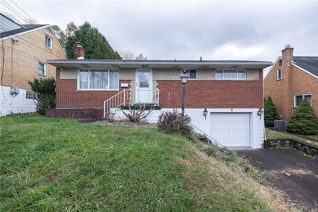 121 Parkwood Rd photo 1
