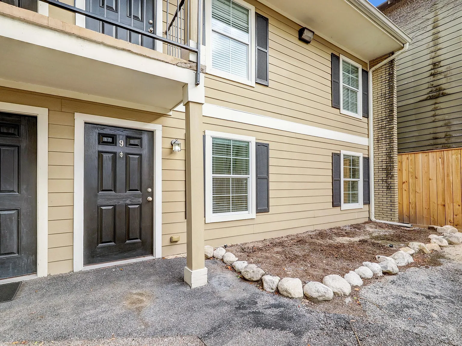 1 bed, 1.0 bath, 624 sqft, $1,295 — Photo 1