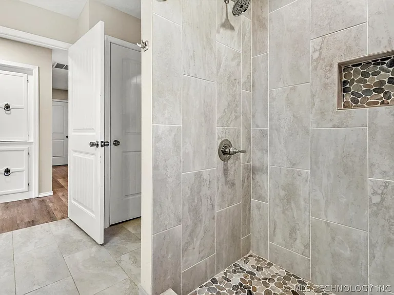 8610 Meadowood Cir — Photo 15