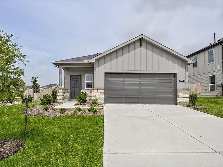 905 Silver Buckle Ln — Photo 1
