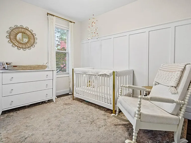 114 E Allen St — Photo 18