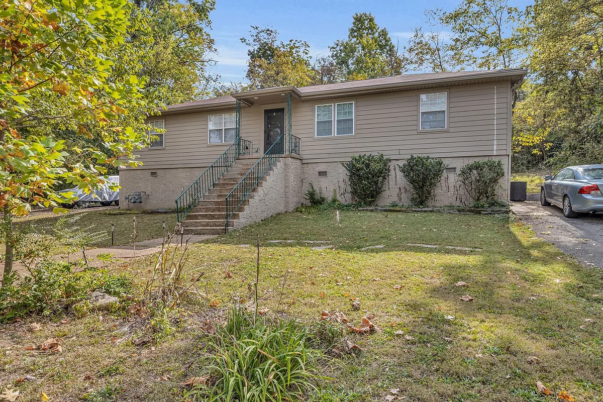 Building Photo - 304-306 Glenwood Cir