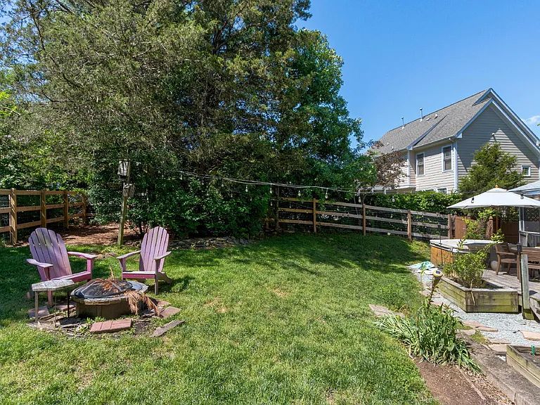 2711 Ashland Dr — Photo 44