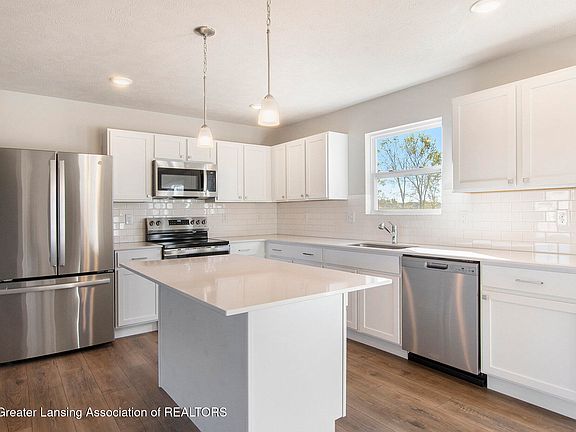 4th image of 1080 Woodridge Dr