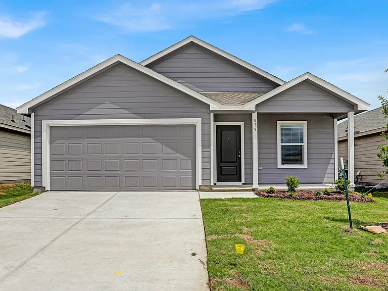 819 Pawpaw Dr — Photo 1