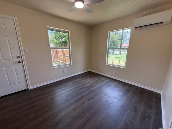 705 Crockett Dr #1, Universal City, TX 78148