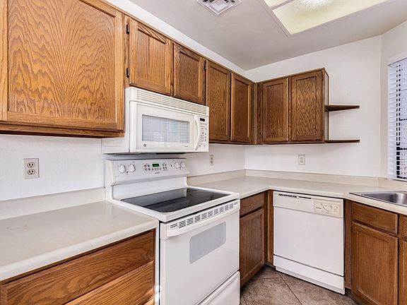 5th image of 930 N Mesa Dr Unit 1034