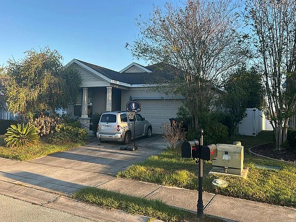 2nd image of 1860 Skyview Dr
