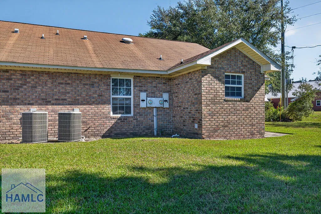 3 bed, 2.0 bath, 1300 sqft, $1,600 — Photo 1