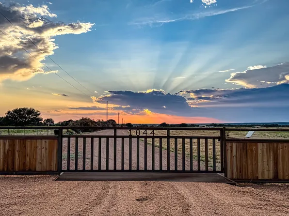 1044 Jacoby Ln, Hext, TX 76848