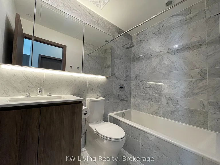 19 Bathurst St #4210 — Photo 15