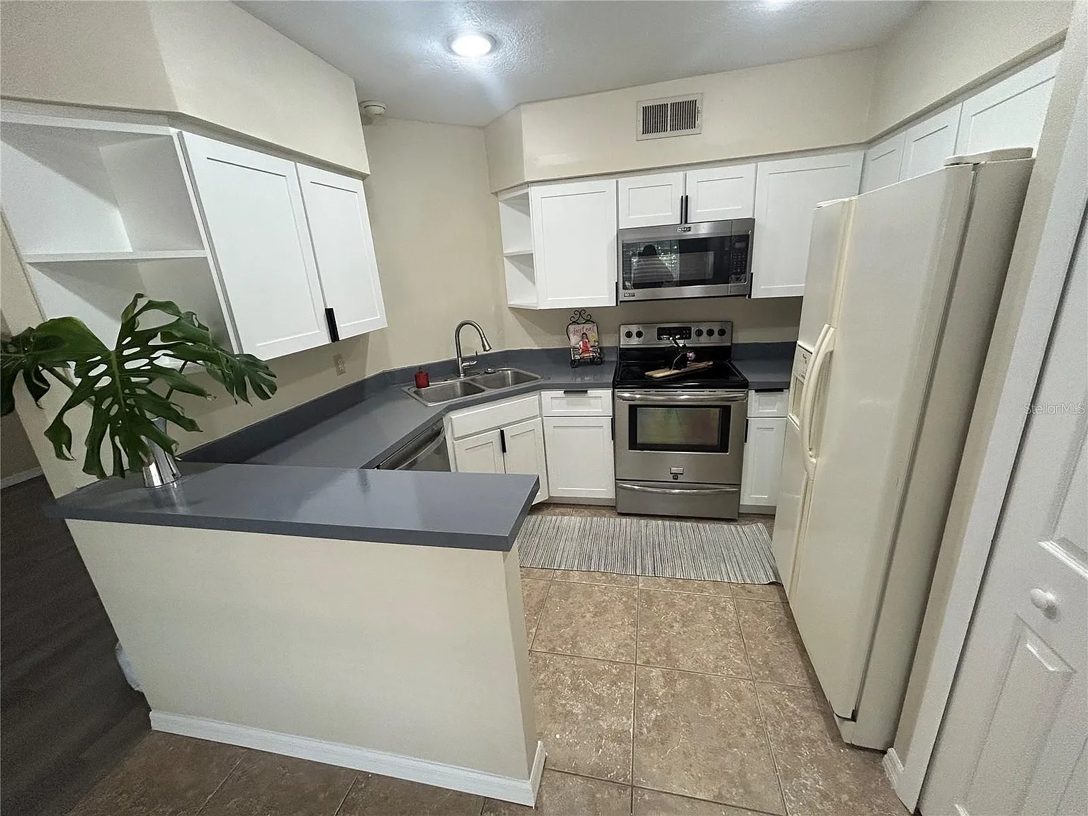 3 bed, 2.5 bath, 1682 sqft, $2,000 — Photo 4