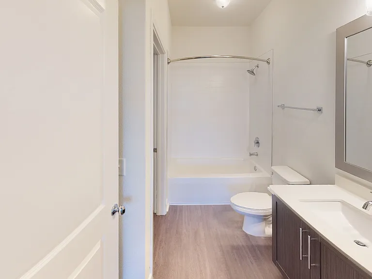 Essex Luxe Apartments — Photo 86