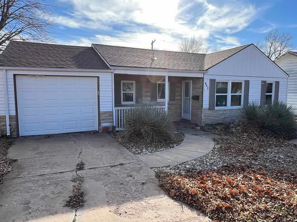 463 W 11th St, Hoisington, KS 67544