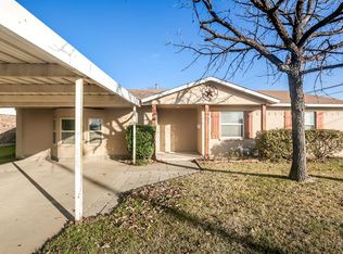 817 Palomino Dr, Saginaw, TX 76179