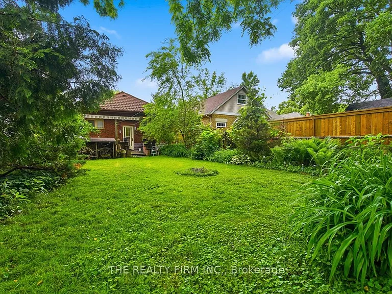 97 Springbank Dr — Photo 40