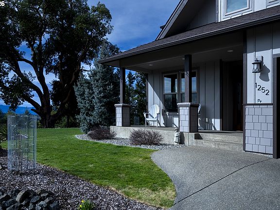 4th image of 1252 Southridge Way
