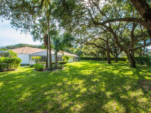 8801 Chapman Oak Court, Palm Beach Gardens, FL 33410