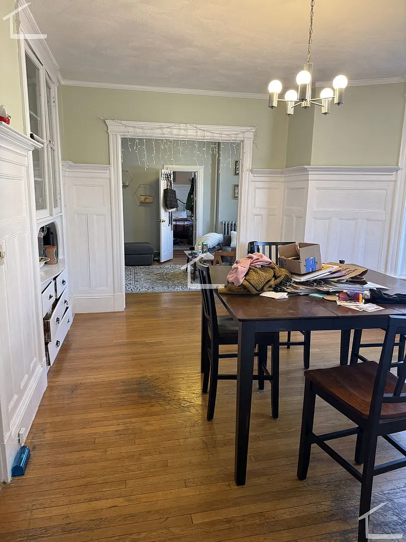 Amazing 4 bed 2.5 bath in Brookline... — Photo 2