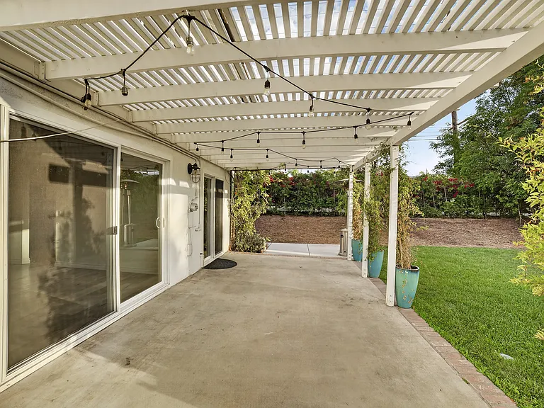 655 W Ontario Ave — Photo 62