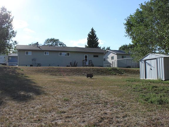 3rd image of 108 5th St SE