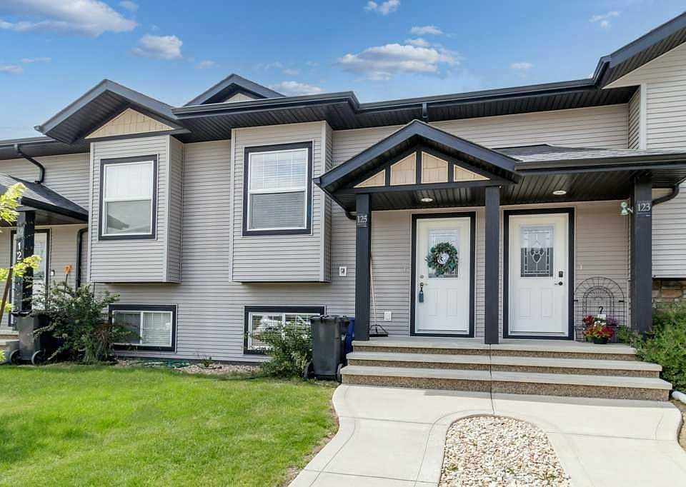 1st image of 125 NE Henderson Cres