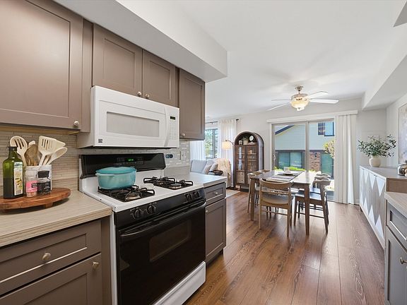 2nd image of 9222 Auburn Ct