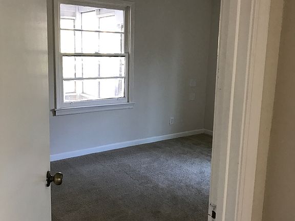 5th image of 2545 Gordon Cir SE