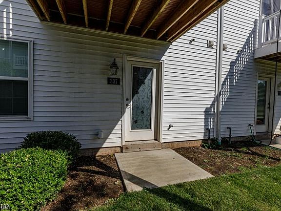 2nd image of 307 Saratoga Ct
