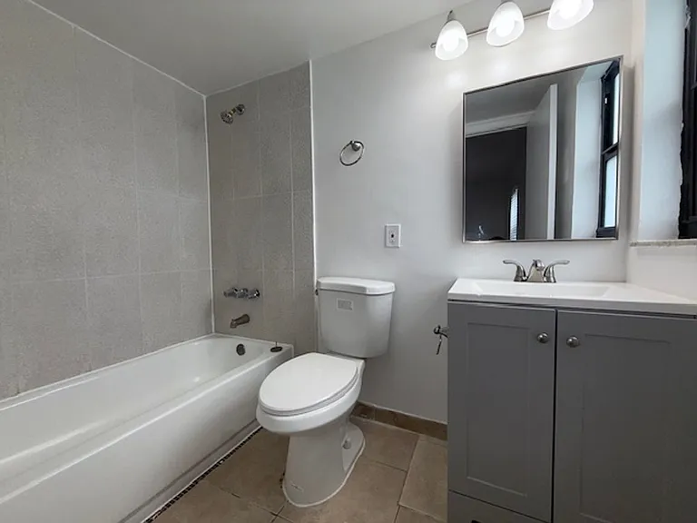 Riverside Manor/N'ice Apartments - 889 Riverside Drive, Ft. Lauderdale, FL 33312 — Photo 11